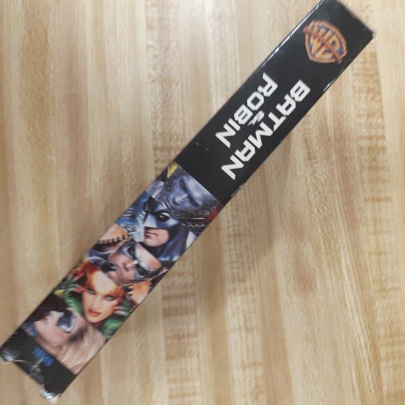 Batman & Robin VHS 1997 Clooney Schwarzenegger Joel Schumacher DC Comics 90s VTG - Picture 2 of 5